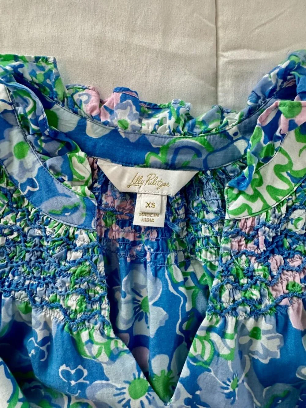 Lilly Pulitzer Blue Floral Smocked Puff Sleeve Lourdes Blouse XS Cotton Blend